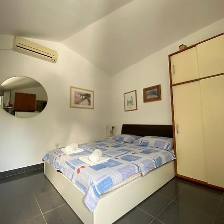 Apartmani Sara Omišalj Eksteriør bilde