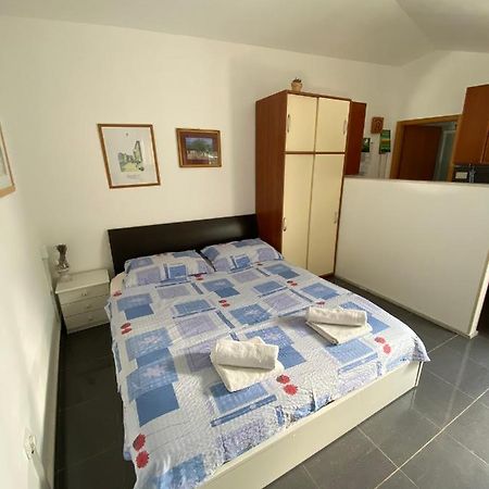 Apartmani Sara Omišalj Eksteriør bilde