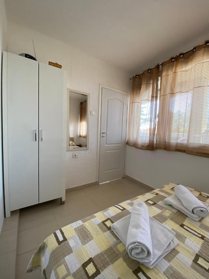 Apartmani Sara Omišalj Eksteriør bilde