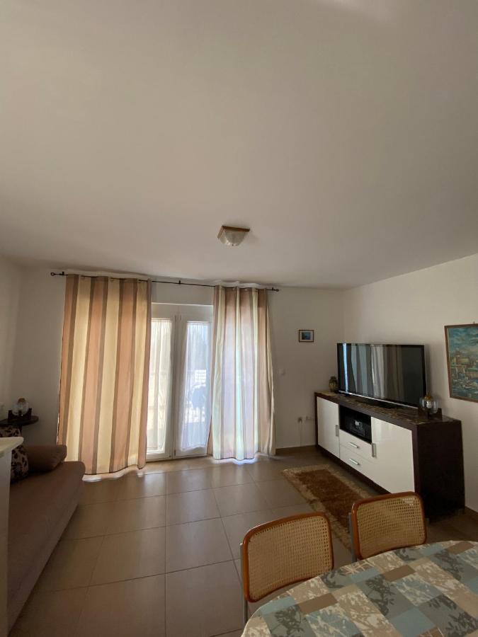 Apartmani Sara Omišalj Eksteriør bilde