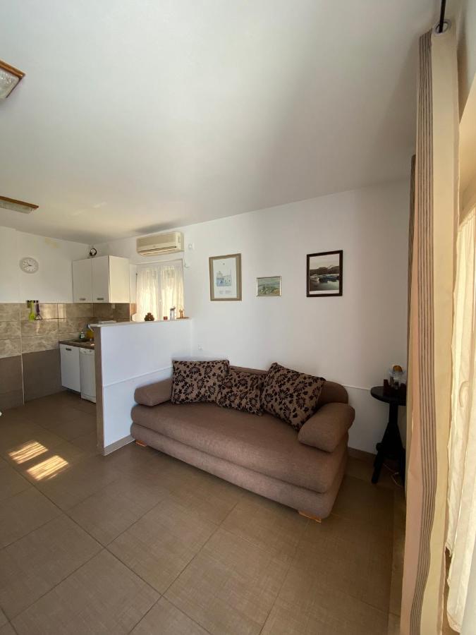 Apartmani Sara Omišalj Eksteriør bilde