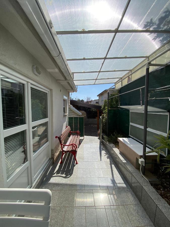 Apartmani Sara Omišalj Eksteriør bilde